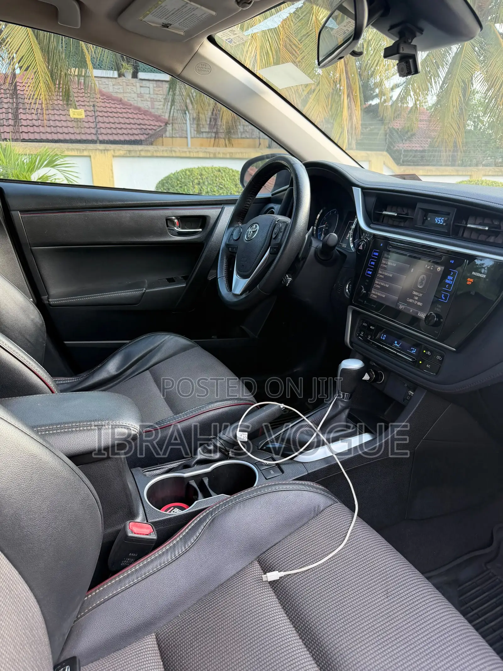 Toyota Corolla SE 4dr Sedan (1.8L 4cyl CVT) 2017