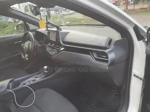 Toyota C-HR XLE FWD Sport Utility (2.0L 4cyl 2AM) 2018 White