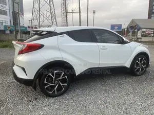 Toyota C-HR XLE FWD Sport Utility (2.0L 4cyl 2AM) 2018 White