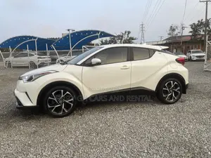 Toyota C-HR XLE FWD Sport Utility (2.0L 4cyl 2AM) 2018 White