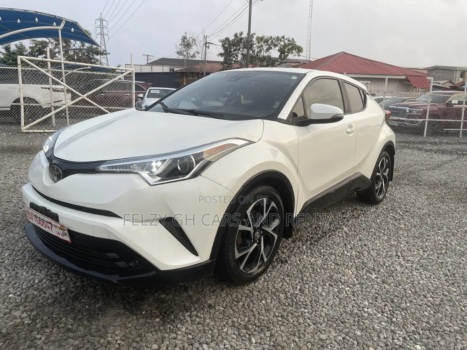 Toyota C-HR XLE FWD Sport Utility (2.0L 4cyl 2AM) 2018 White