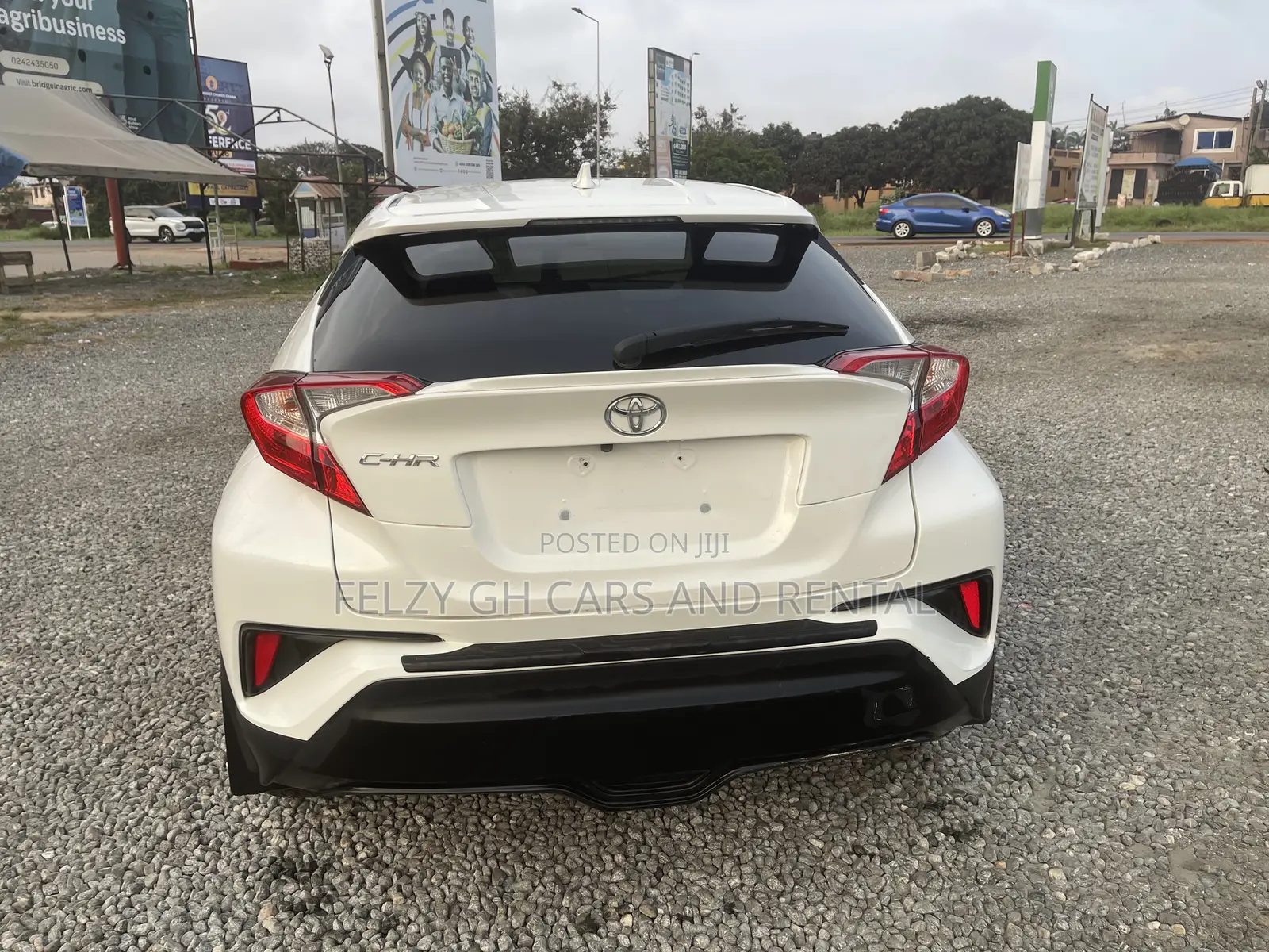 Toyota C-HR XLE FWD Sport Utility (2.0L 4cyl 2AM) 2018 White