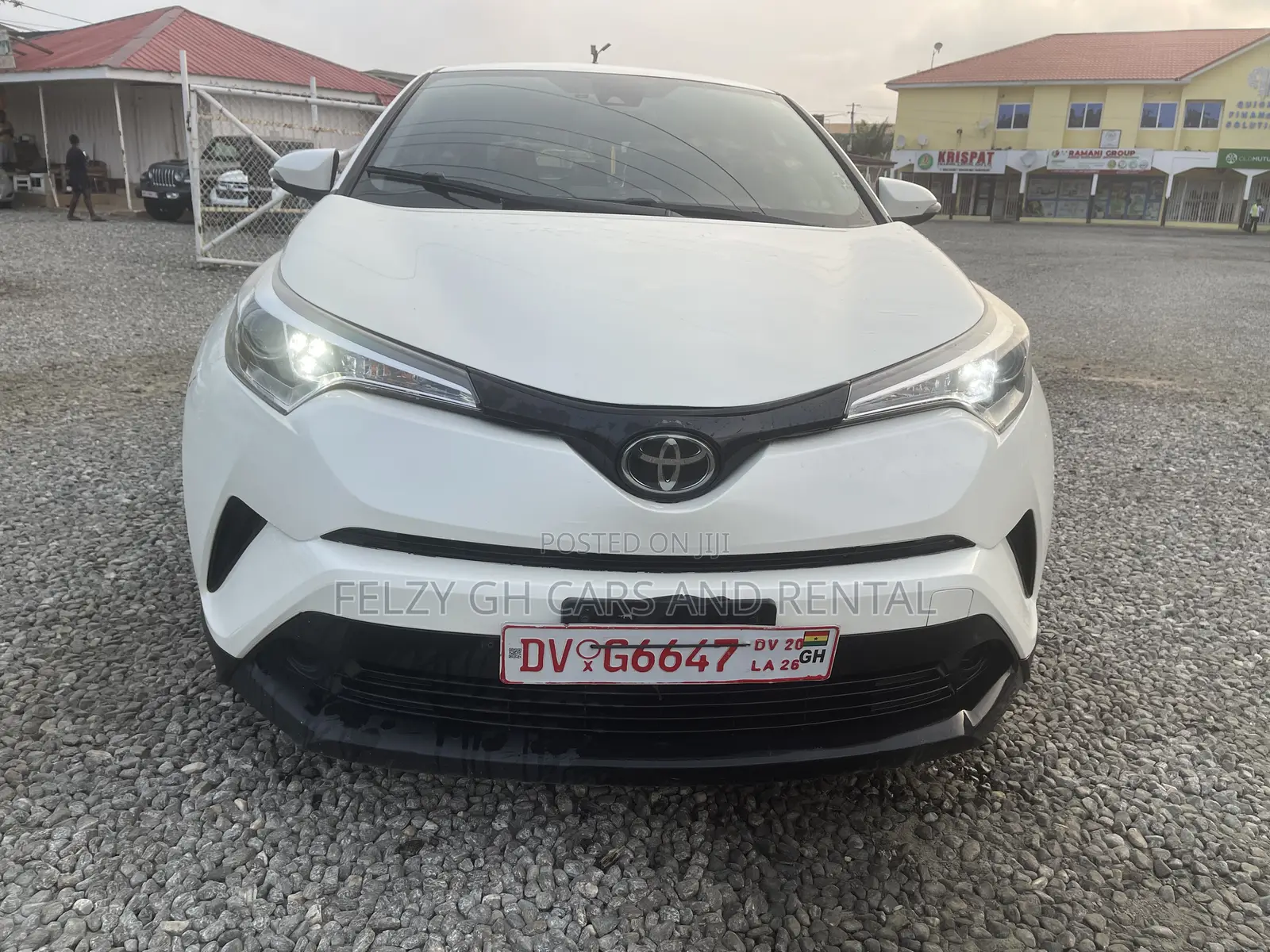 Toyota C-HR XLE FWD Sport Utility (2.0L 4cyl 2AM) 2018 White
