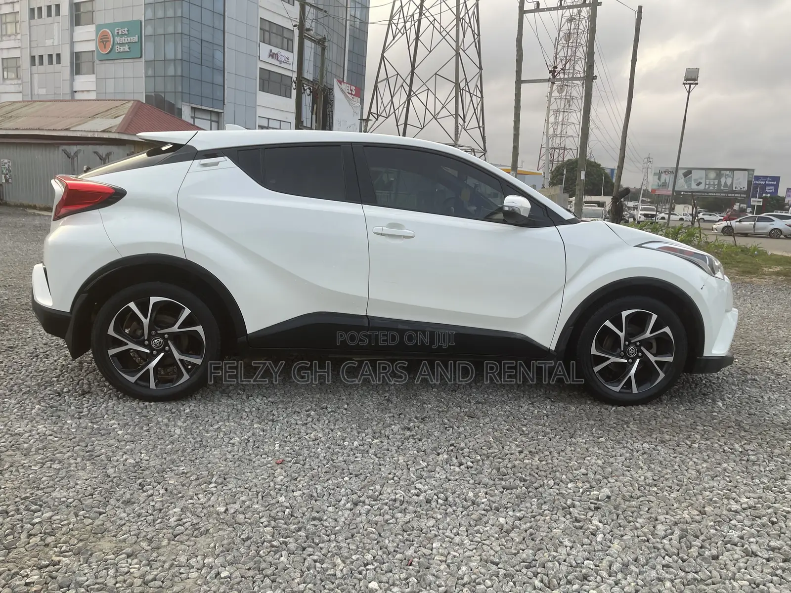 Toyota C-HR XLE FWD Sport Utility (2.0L 4cyl 2AM) 2018 White