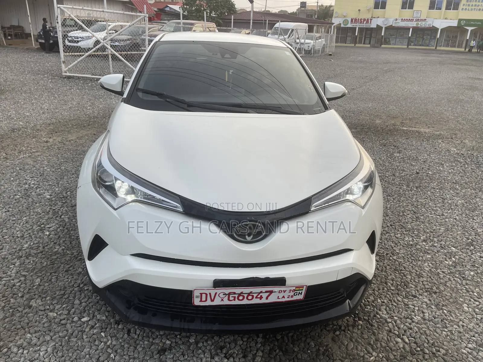 Toyota C-HR XLE FWD Sport Utility (2.0L 4cyl 2AM) 2018 White