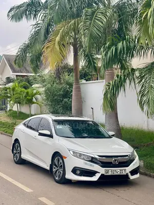 Honda Civic EX-L w/Navi 4dr Hatchback (1.5L 4cyl) 2017 White