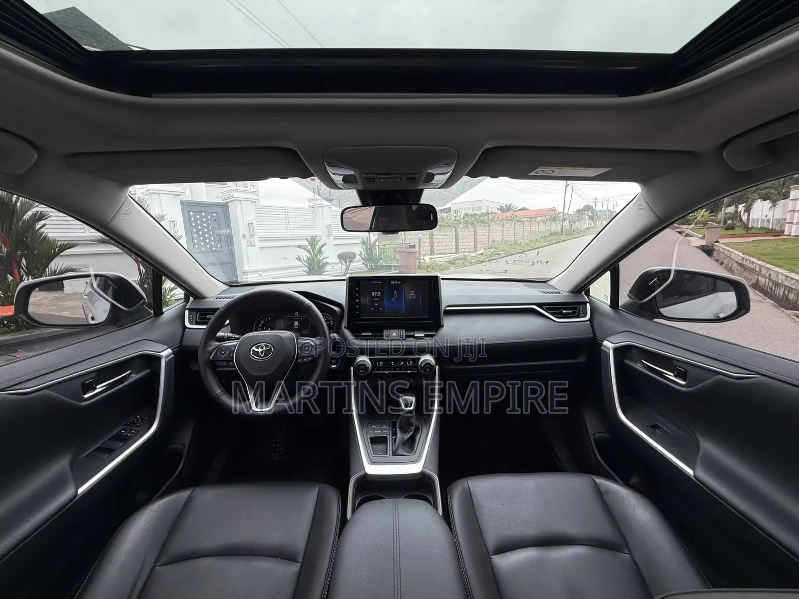 Toyota RAV4 XLE FWD 2020 White