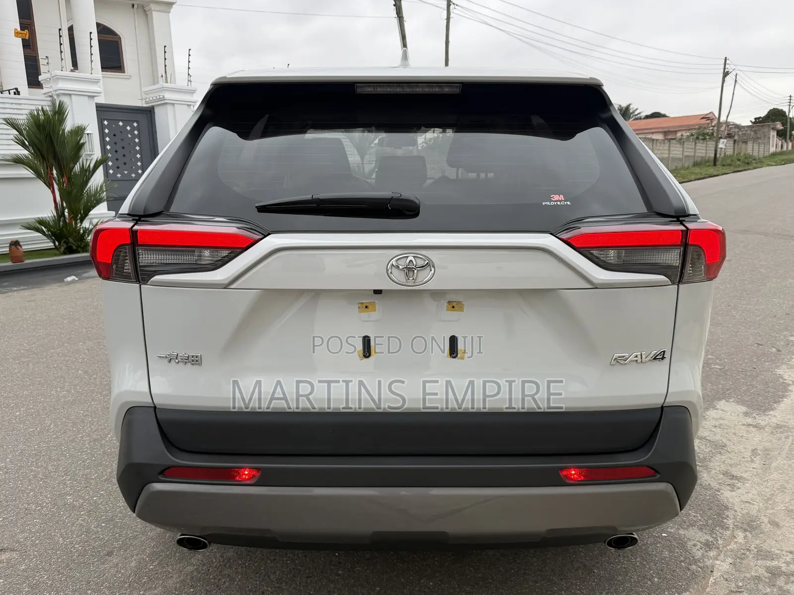 Toyota RAV4 XLE FWD 2020 White