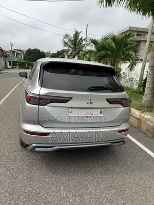 Mitsubishi Outlander SE 2025 Silver