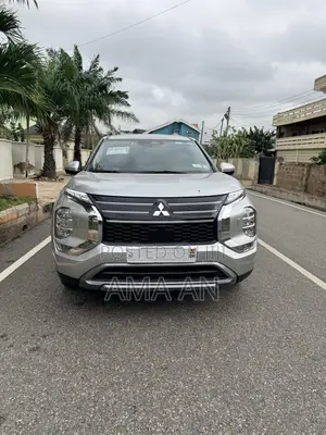 Mitsubishi Outlander SE 2025 Silver