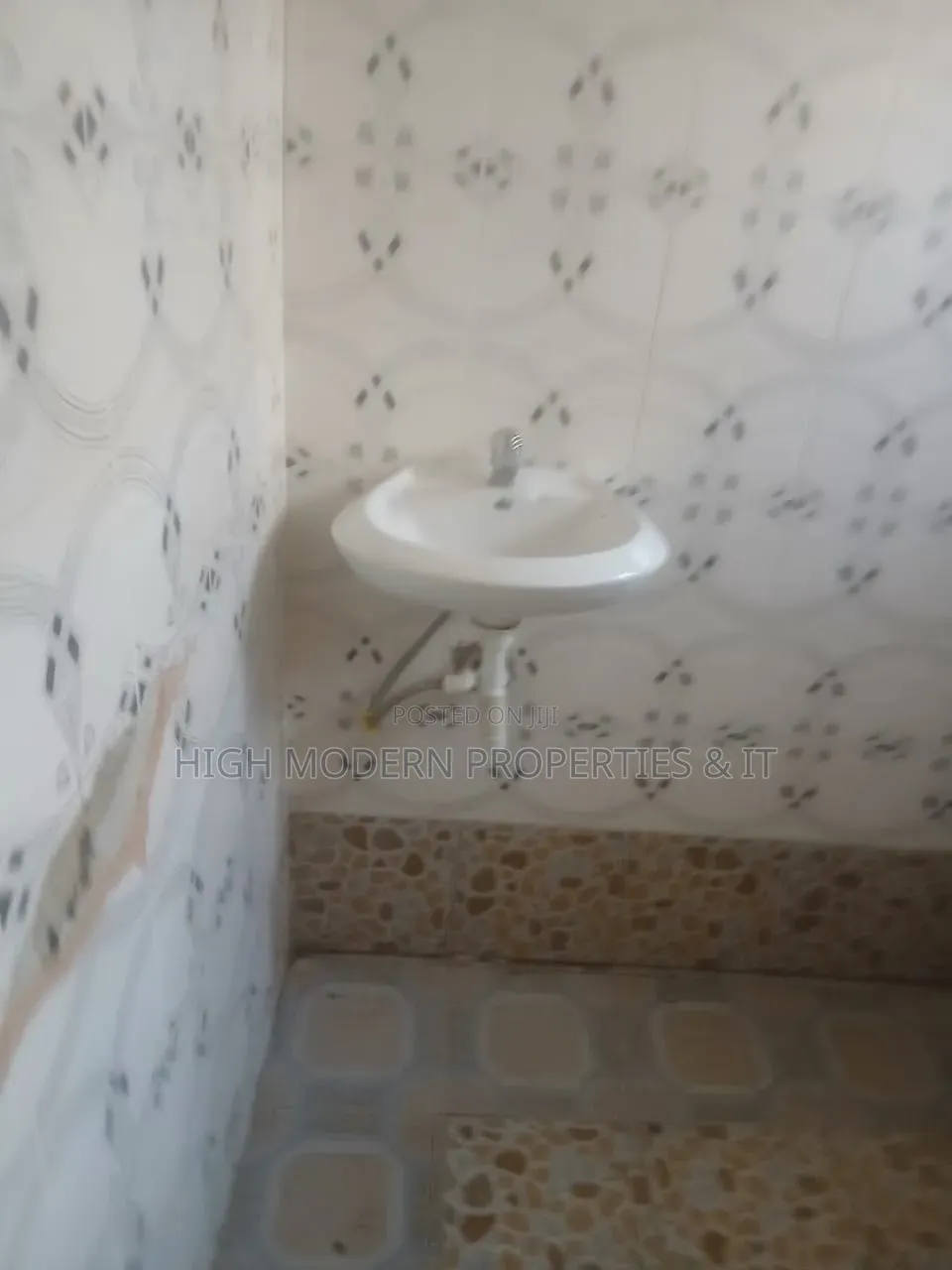 1bdrm House in High Modern, New Town for rent
