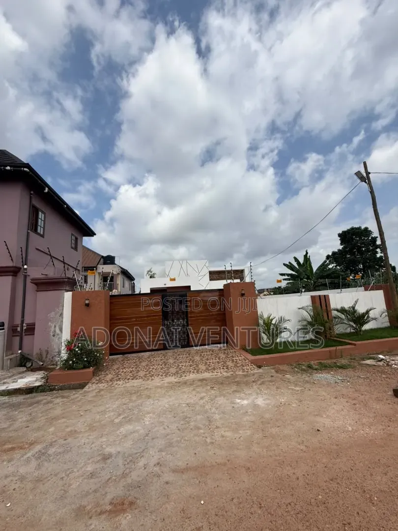 4bdrm House in Santasi Kokoben, Kumasi Metropolitan for sale