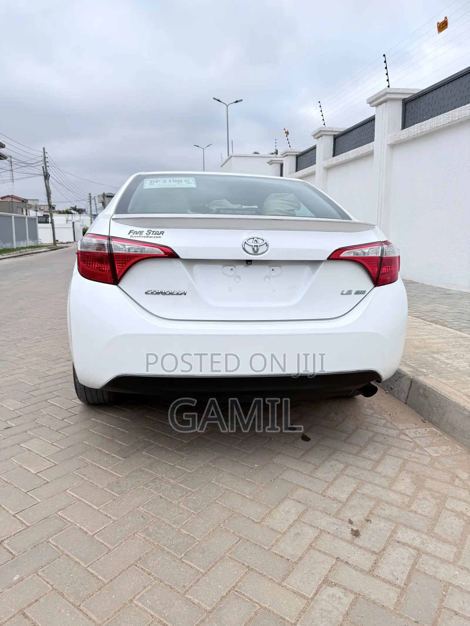 Toyota Corolla LE 4dr Sedan (1.8L 4cyl CVT) 2016 White