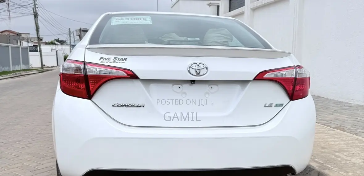 Toyota Corolla LE 4dr Sedan (1.8L 4cyl CVT) 2016 White
