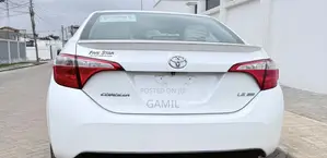 Toyota Corolla LE 4dr Sedan (1.8L 4cyl CVT) 2016 White