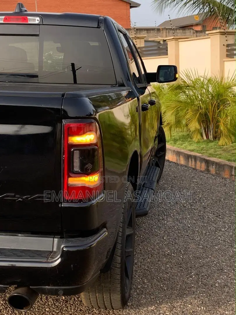 RAM 1500 Big Horn Crew Cab 4WD 6.3 ft SB 2024 Black