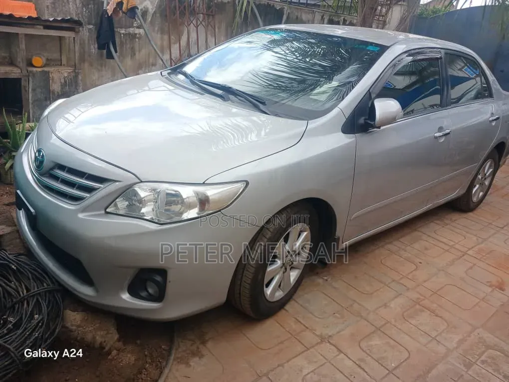 Toyota Corolla Altis 2013 Silver