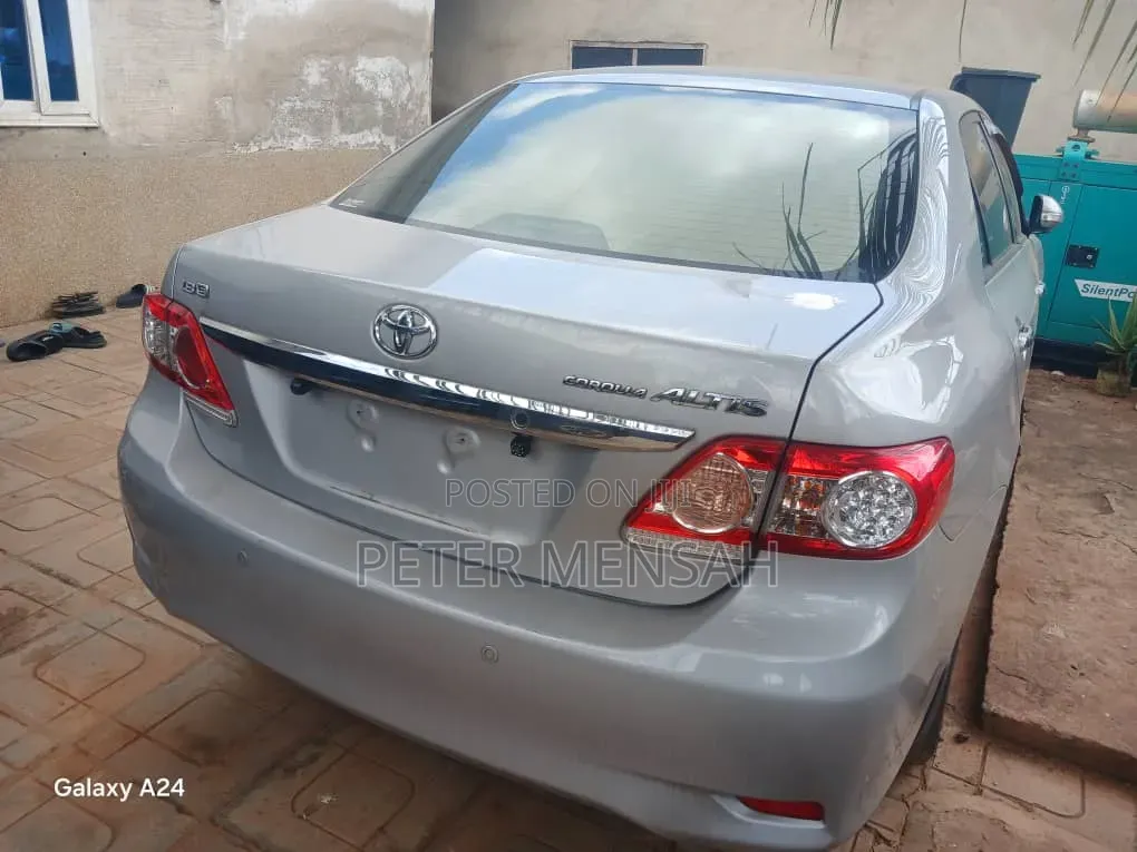 Toyota Corolla Altis 2013 Silver