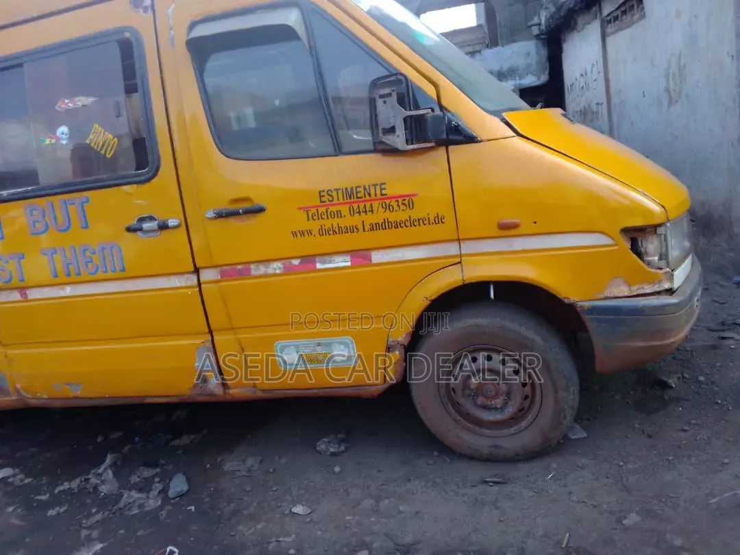 Mercedes-Benz Sprinter 2005 Yellow