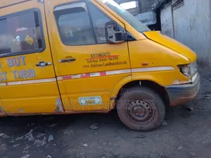 Mercedes-Benz Sprinter 2005 Yellow