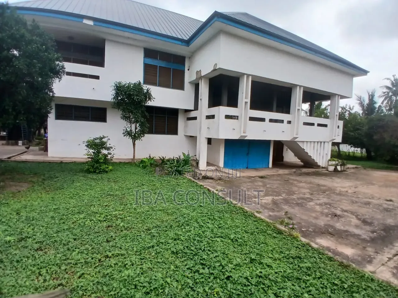 5bdrm House in On 6 Plots, SDA Area for sale
