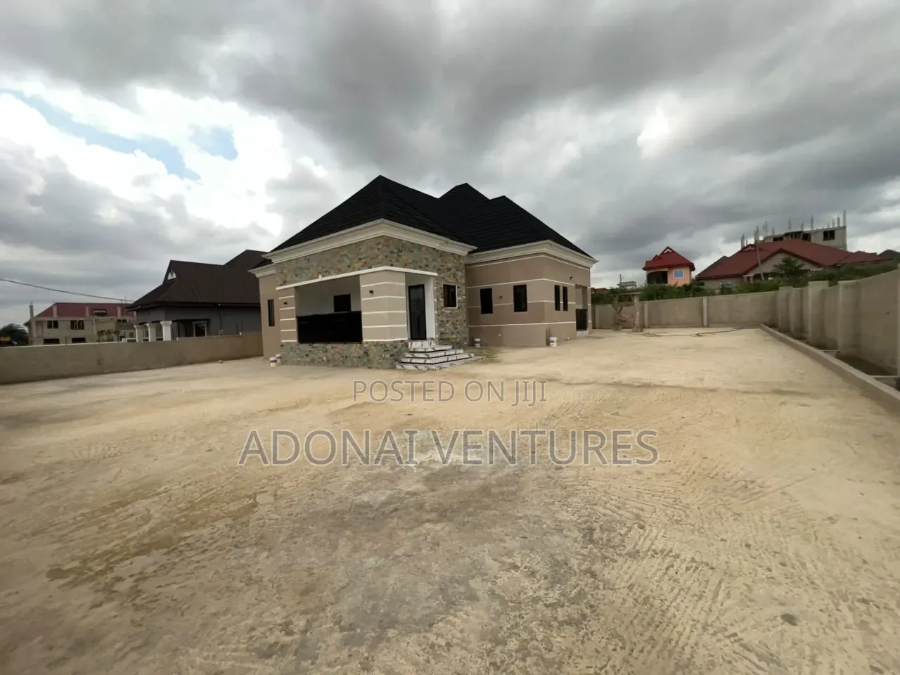 4bdrm House in Atonsu Esreso Divine, Kumasi Metropolitan for sale