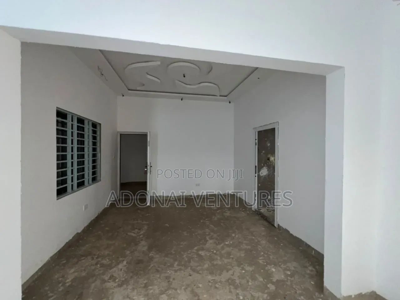 4bdrm House in Atonsu Esreso Divine, Kumasi Metropolitan for sale