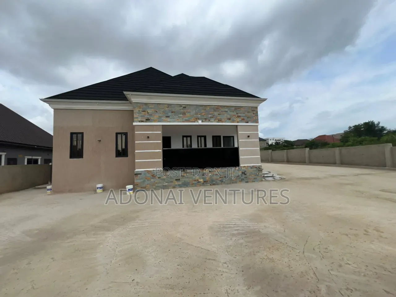 4bdrm House in Atonsu Esreso Divine, Kumasi Metropolitan for sale