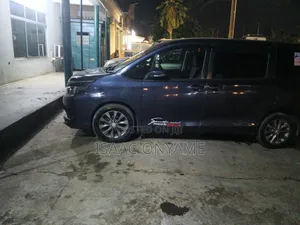 Toyota Voxy 2016 Gray
