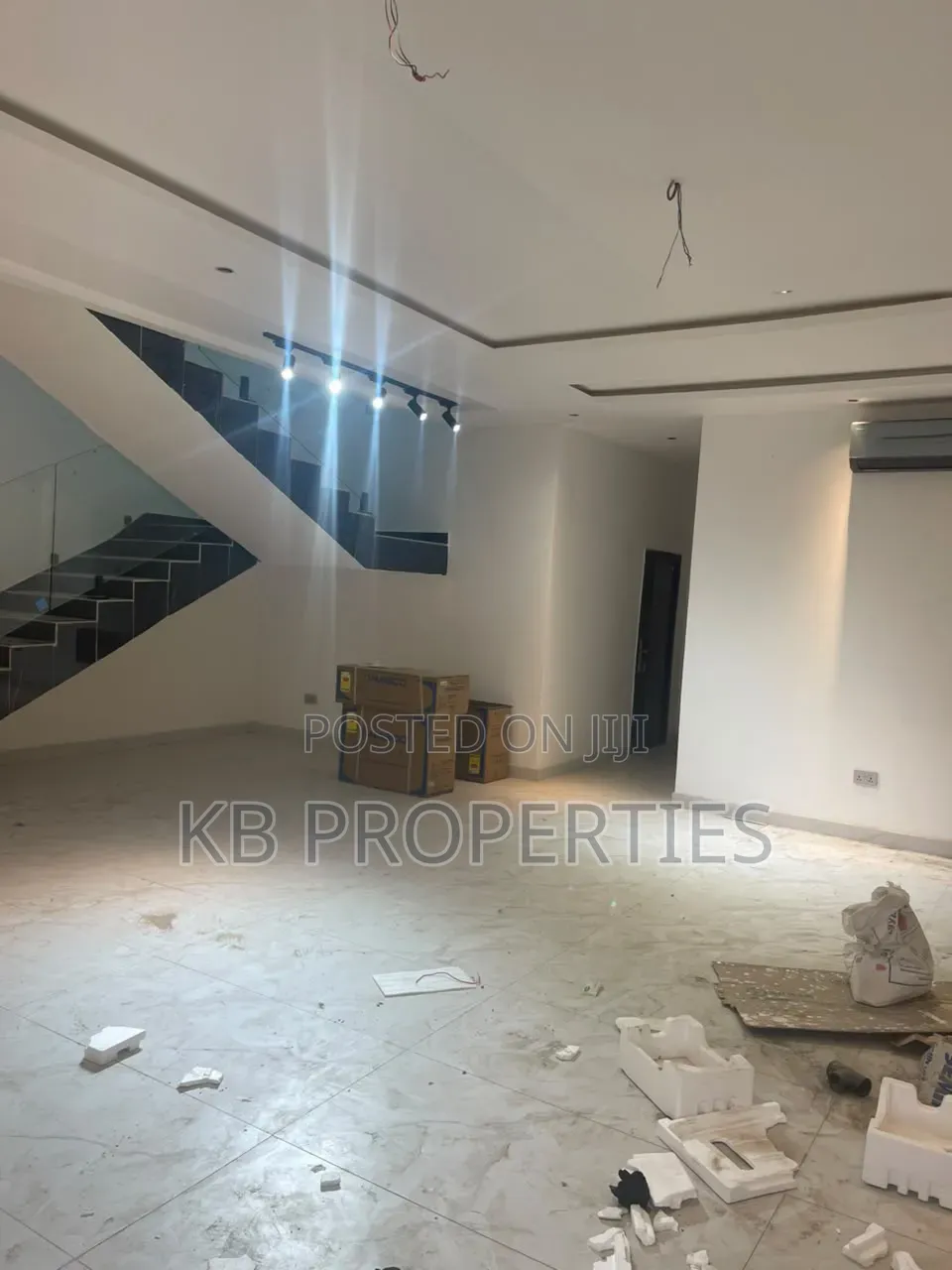 6bdrm House in Kb Properties, Baatsona Total for sale