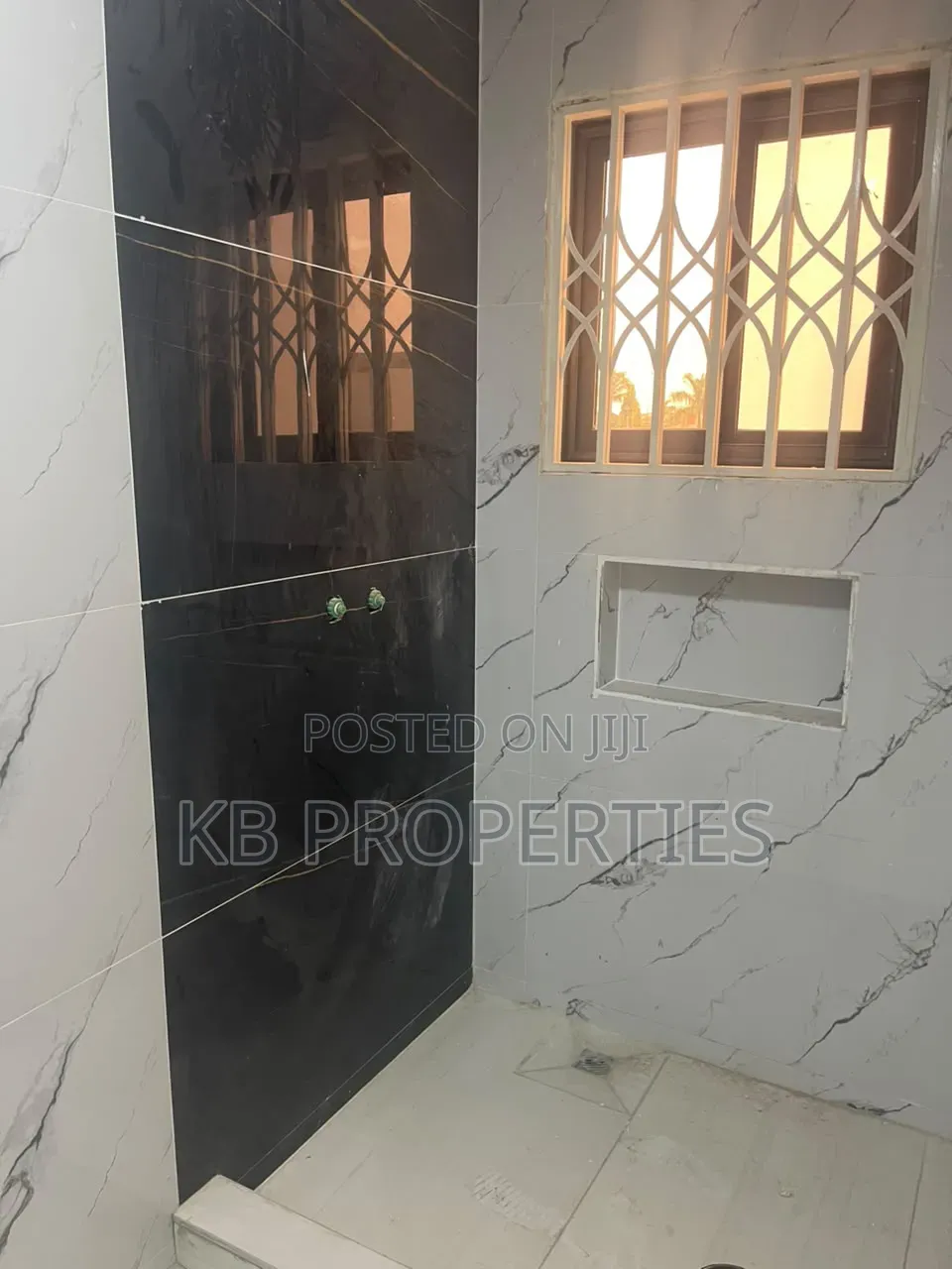 6bdrm House in Kb Properties, Baatsona Total for sale
