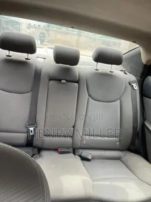 Hyundai Elantra GLS Sedan FWD (1.8L 4cyl 6A) 2013 Silver