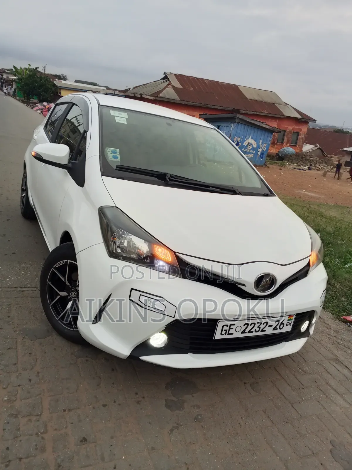 Toyota Vitz 1.3 FWD 5dr 2016 Off white