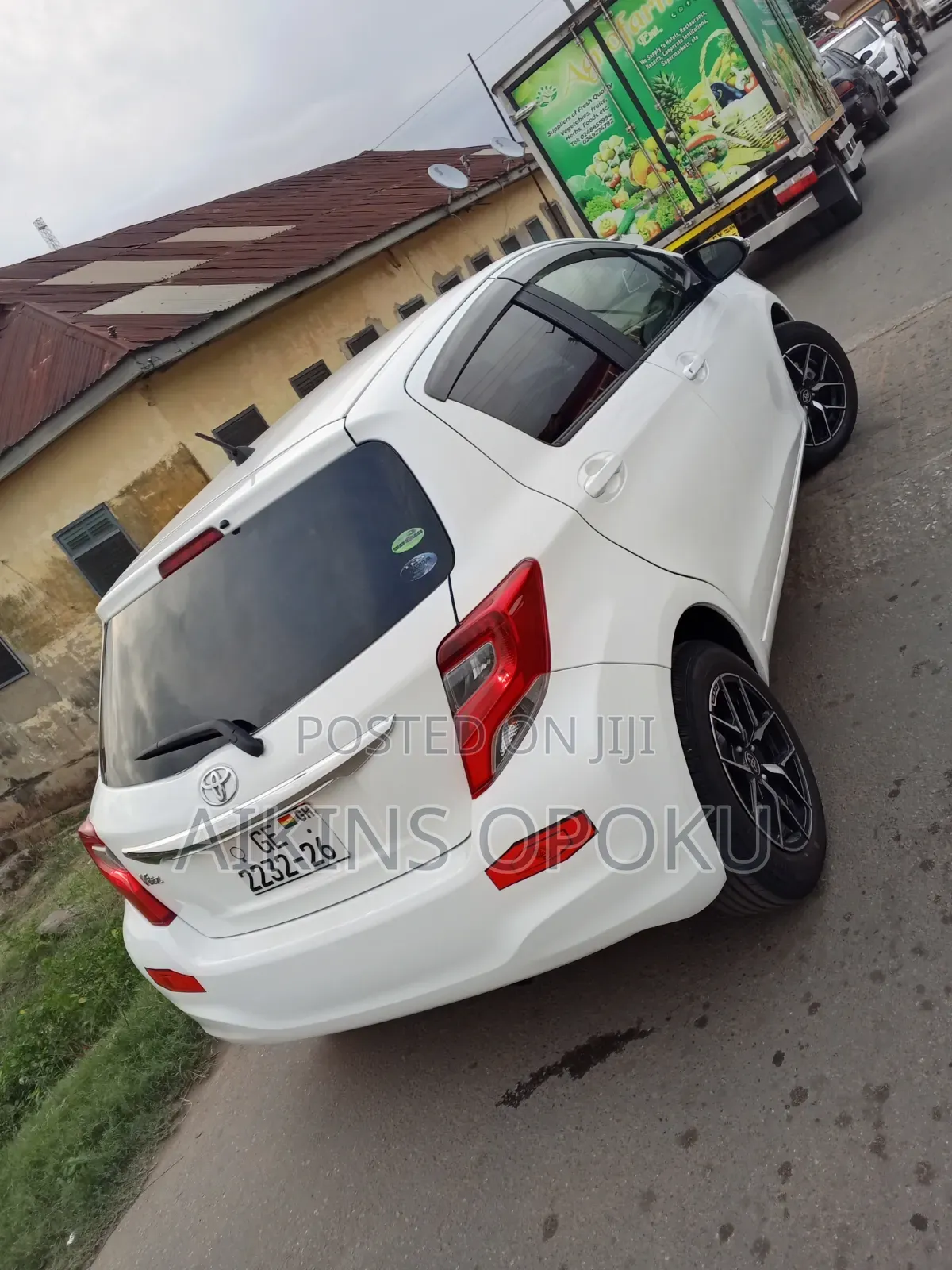 Toyota Vitz 1.3 FWD 5dr 2016 Off white