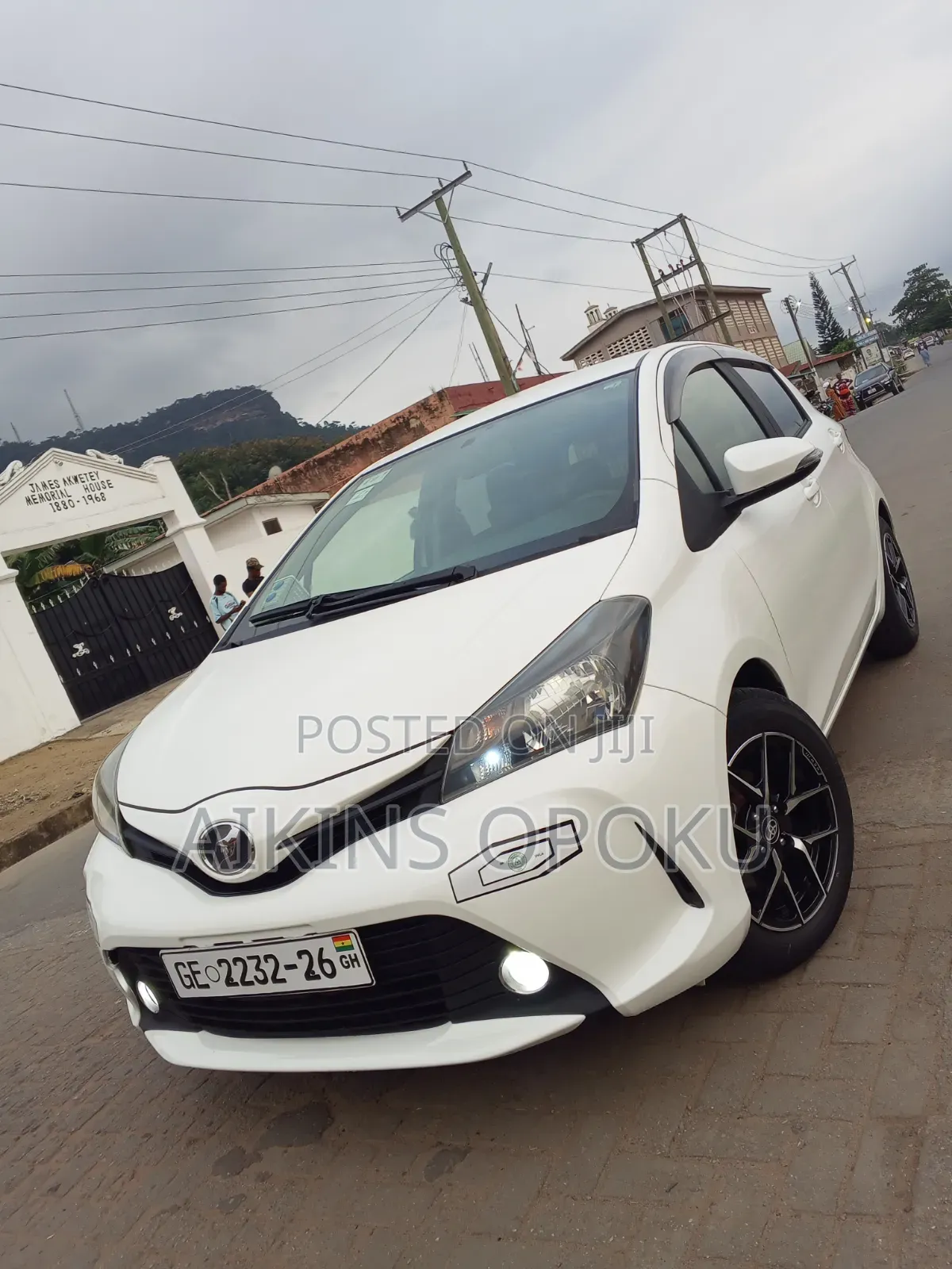 Toyota Vitz 1.3 FWD 5dr 2016 Off white