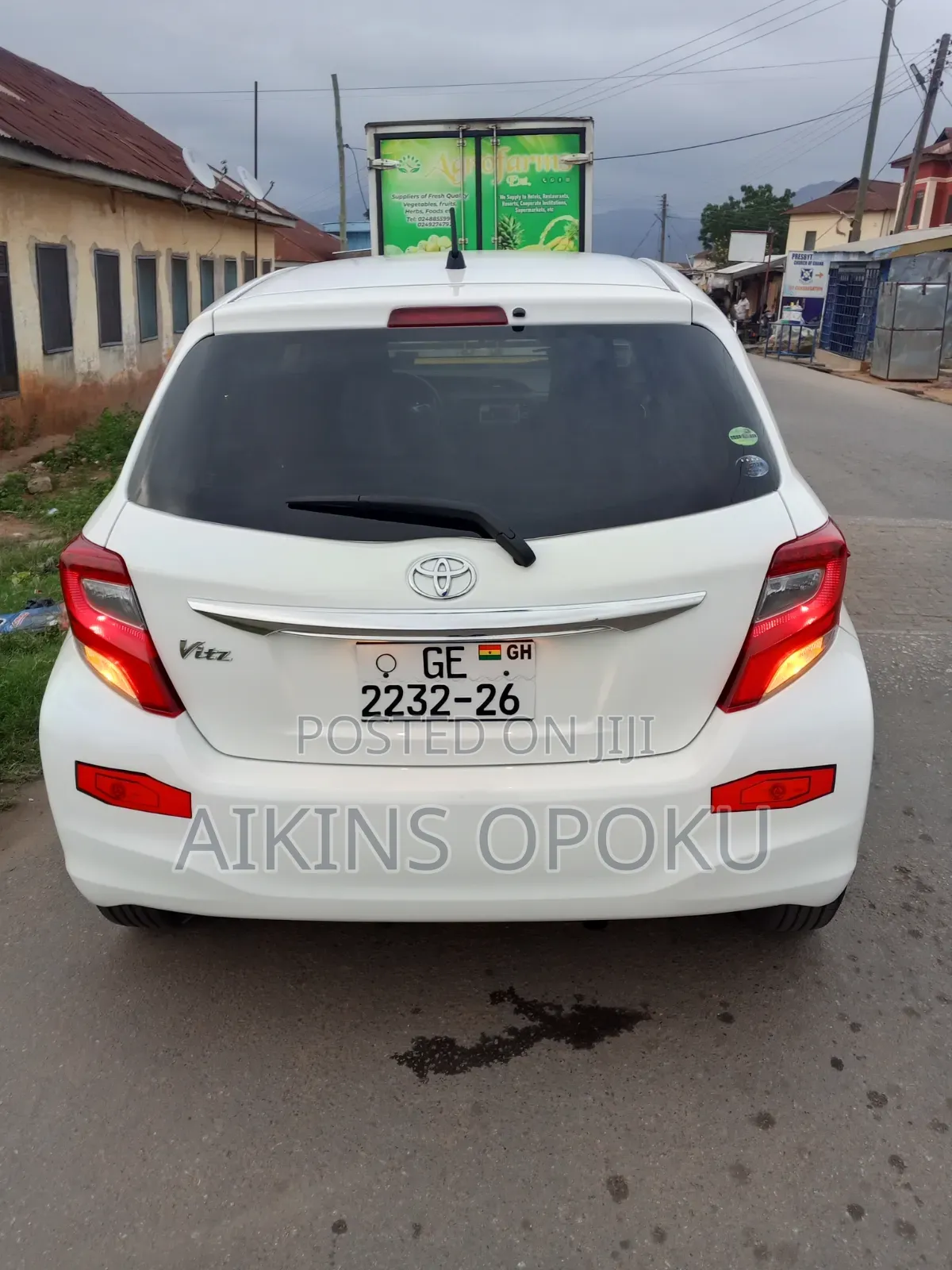 Toyota Vitz 1.3 FWD 5dr 2016 Off white