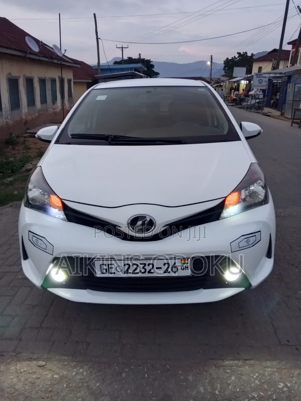Toyota Vitz 1.3 FWD 5dr 2016 Off white