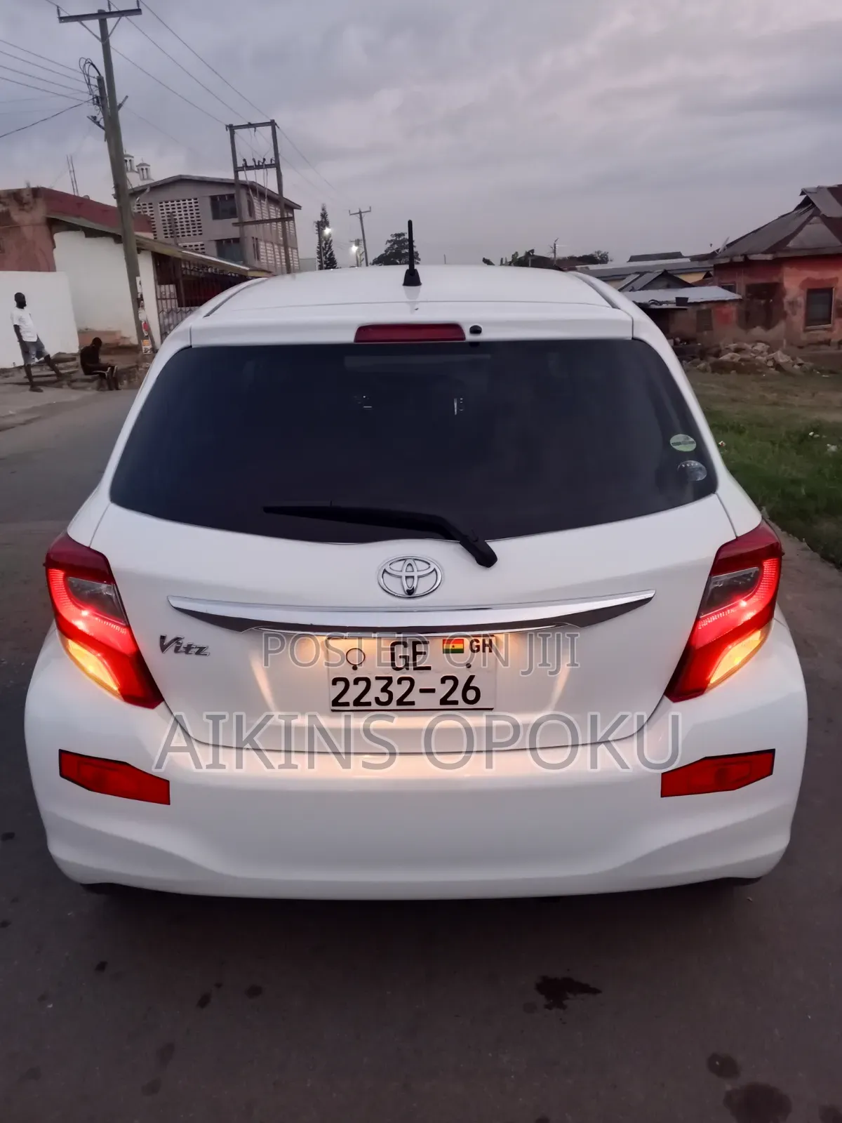 Toyota Vitz 1.3 FWD 5dr 2016 Off white