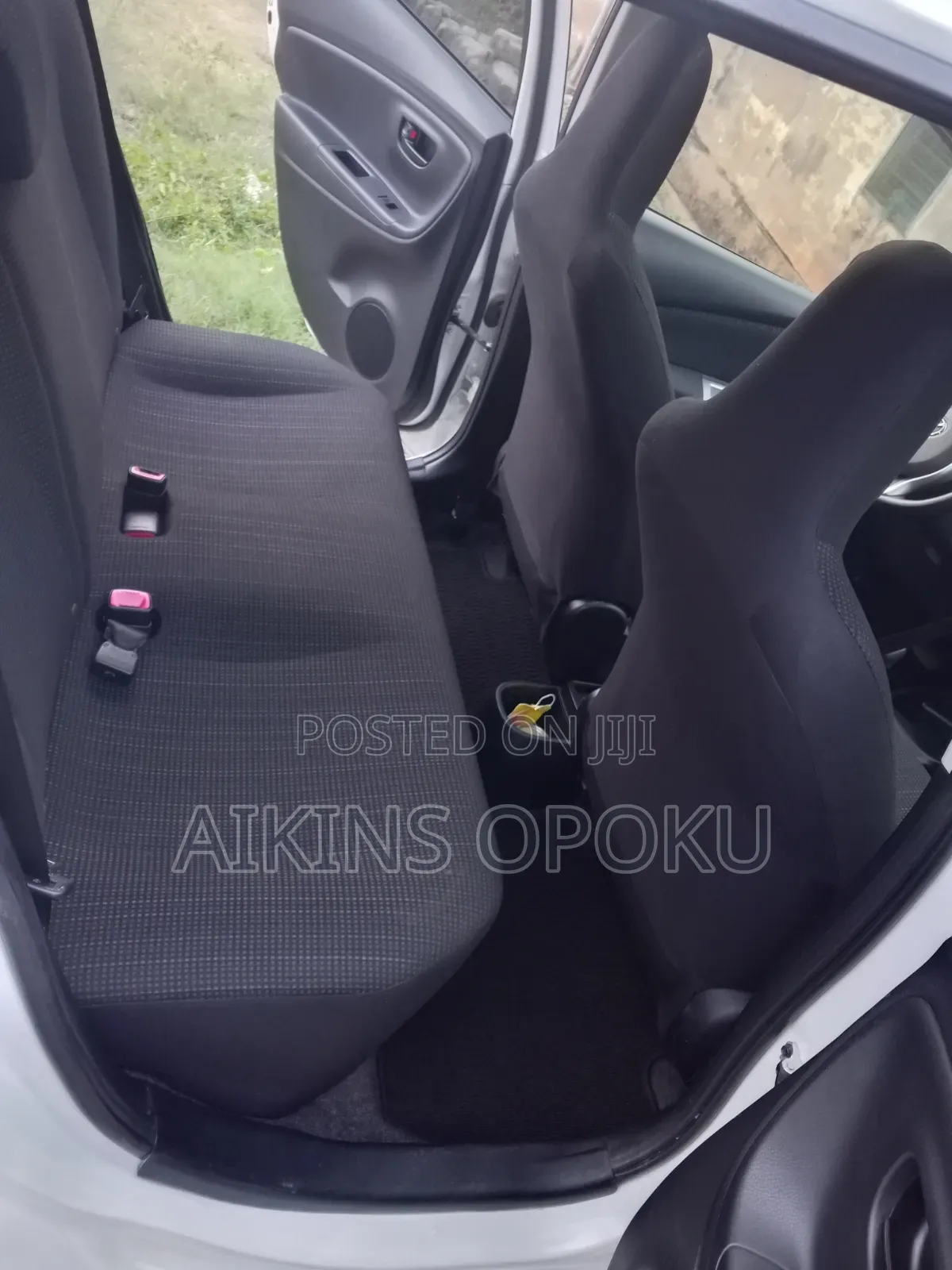 Toyota Vitz 1.3 FWD 5dr 2016 Off white