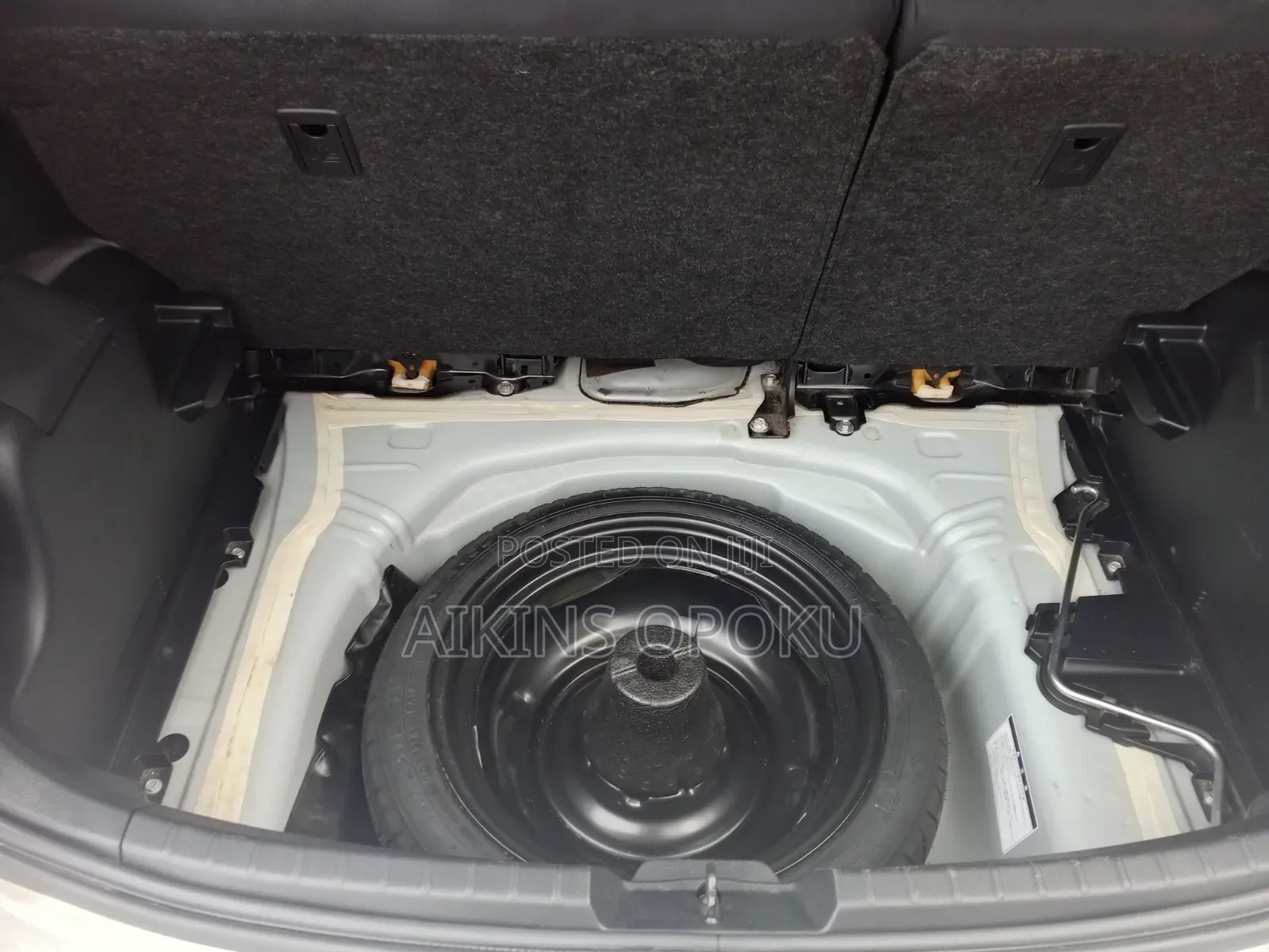 Toyota Vitz 1.3 FWD 5dr 2016 Off white
