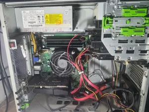 Desktop Computer Fujitsu Esprimo P720 E90+ 8GB Intel Core i3 HDD 1T