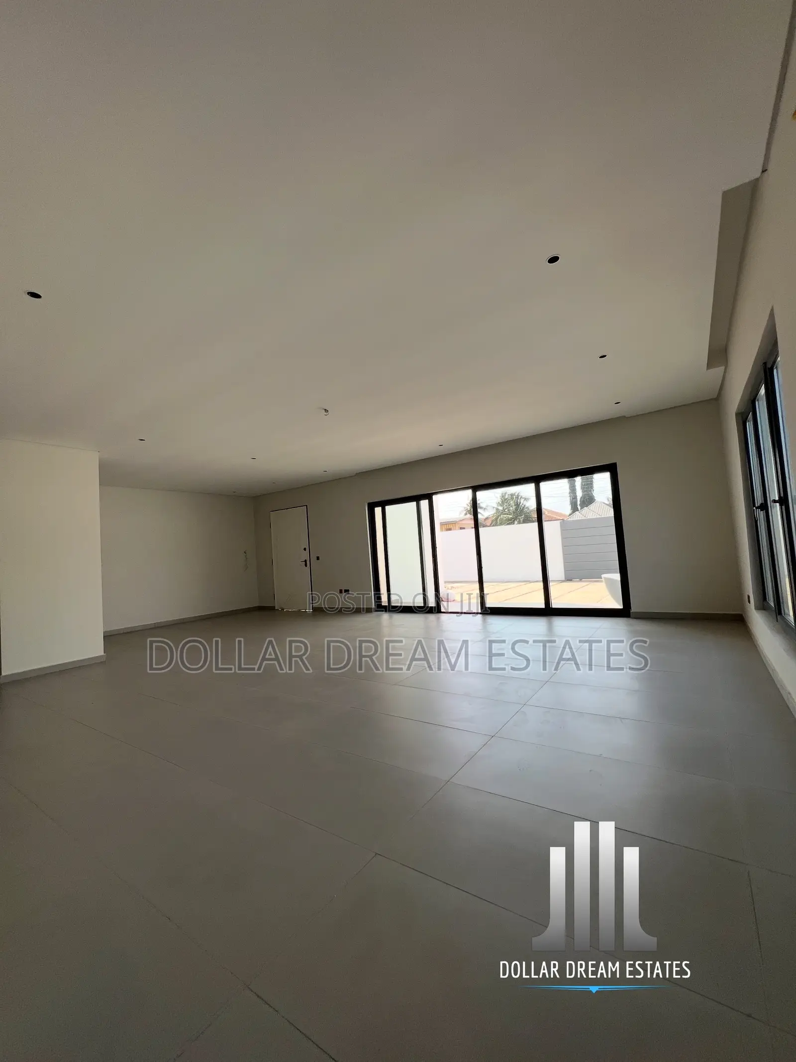 5bdrm House in Adjiriganor for sale