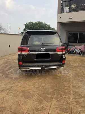 Toyota Land Cruiser 5.7 V8 VXR 2017 Black