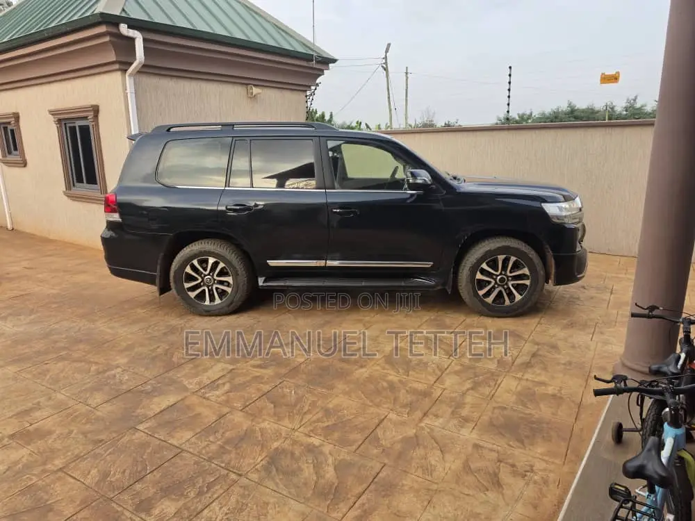 Toyota Land Cruiser 5.7 V8 VXR 2017 Black
