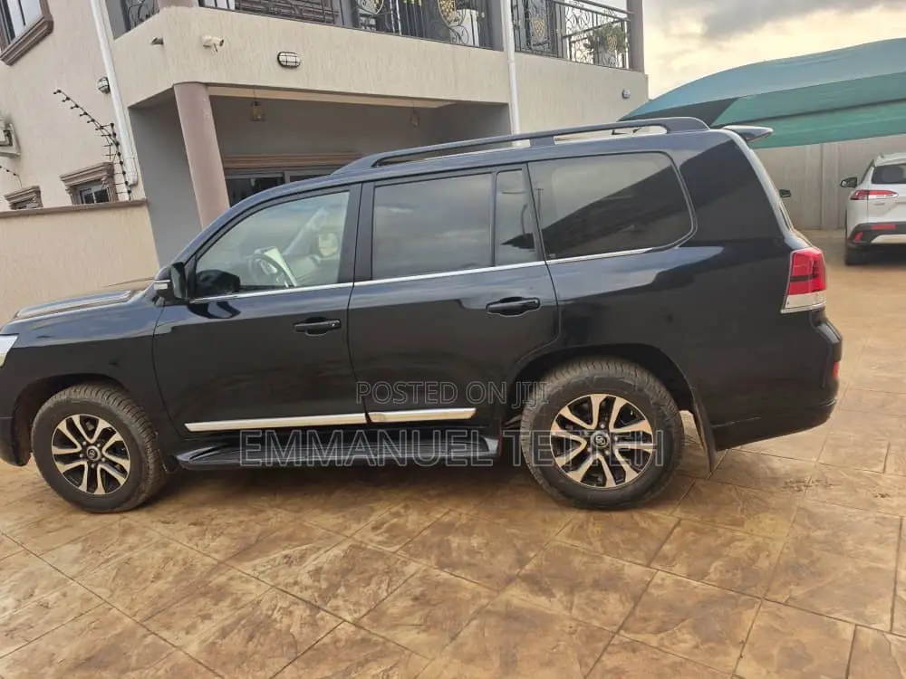 Toyota Land Cruiser 5.7 V8 VXR 2017 Black