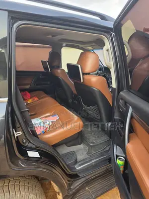 Toyota Land Cruiser 5.7 V8 VXR 2017 Black