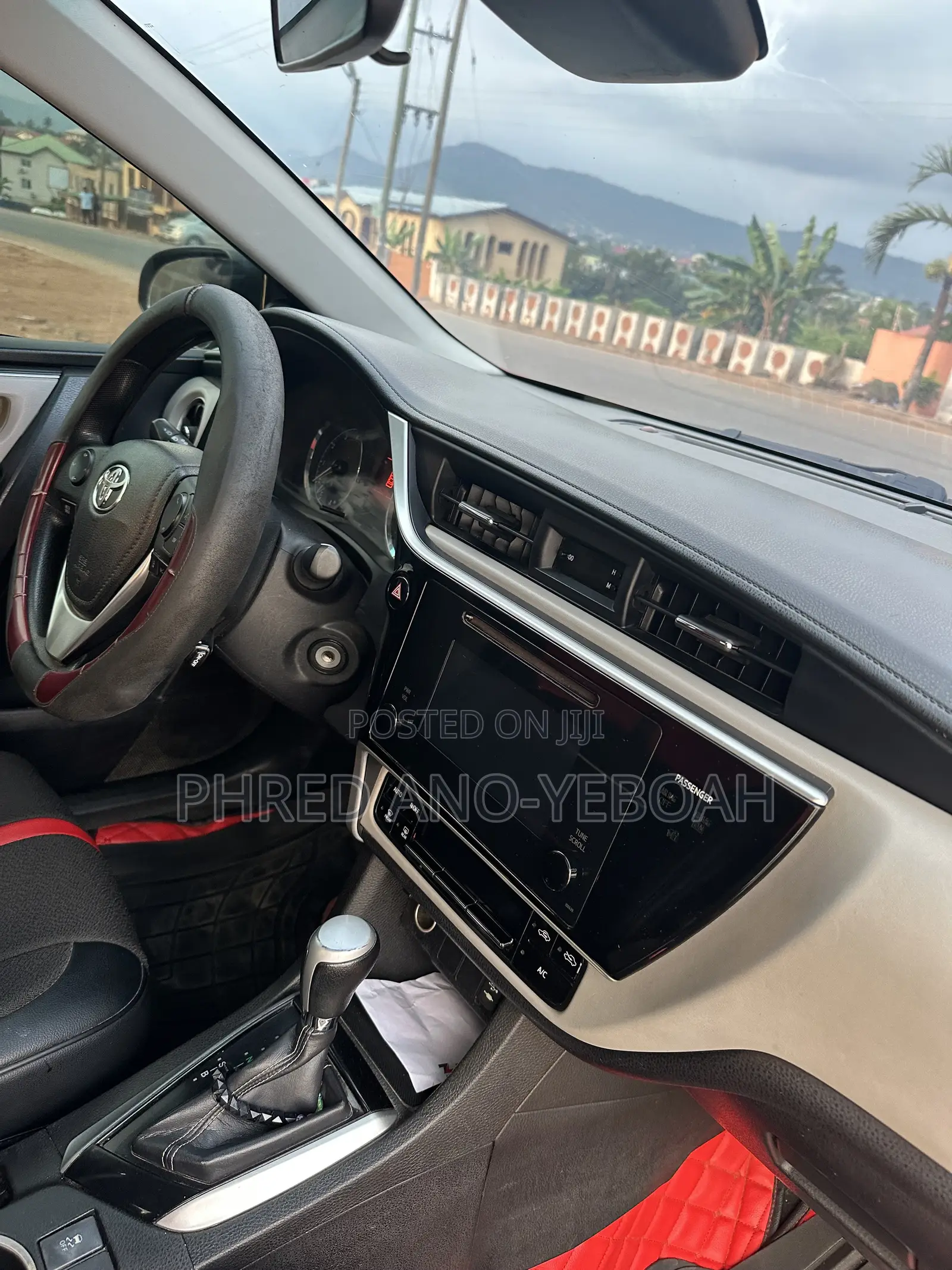 Toyota Corolla LE Eco (1.8L 4cyl 2A) 2018 Red