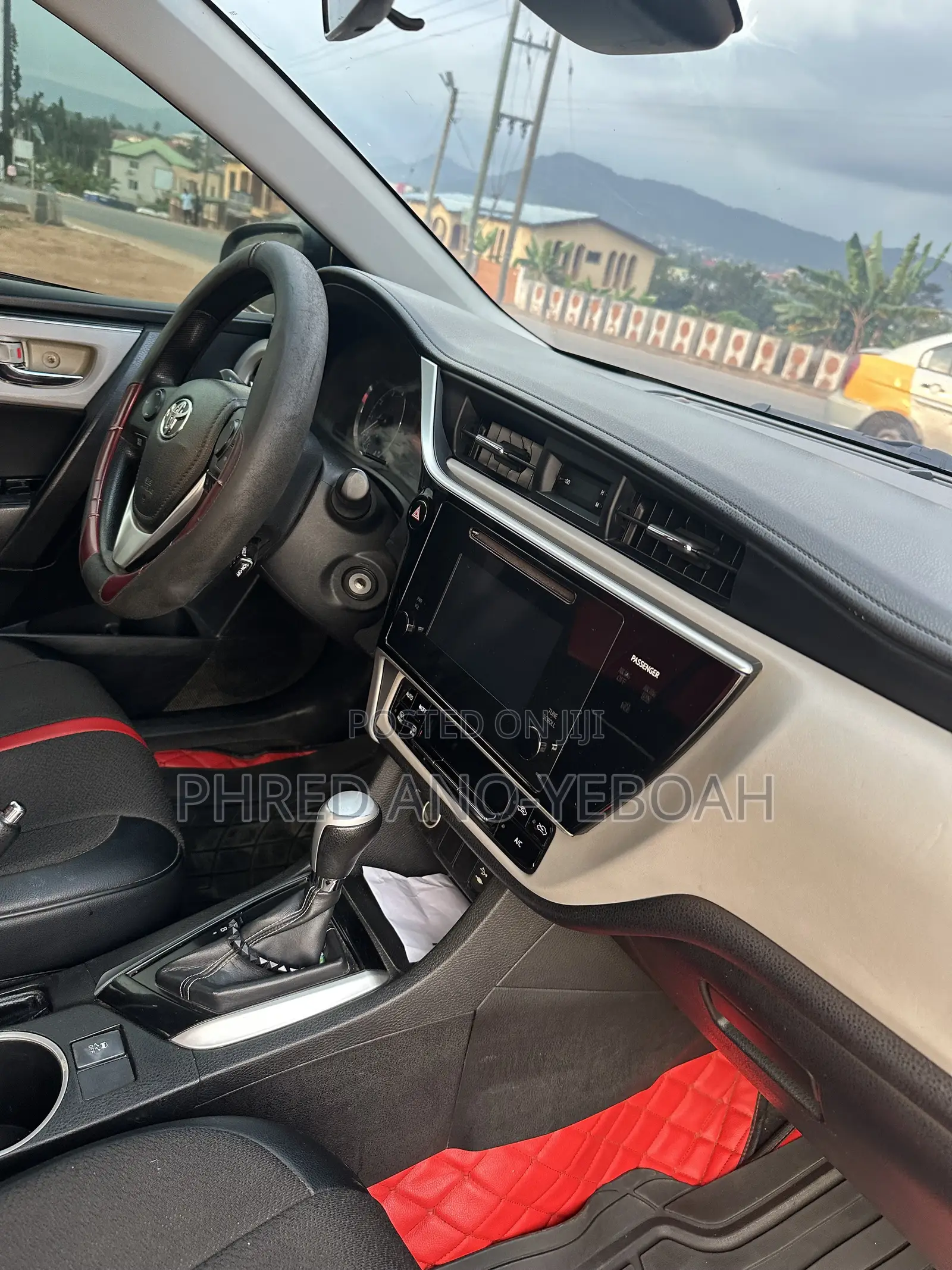 Toyota Corolla LE Eco (1.8L 4cyl 2A) 2018 Red