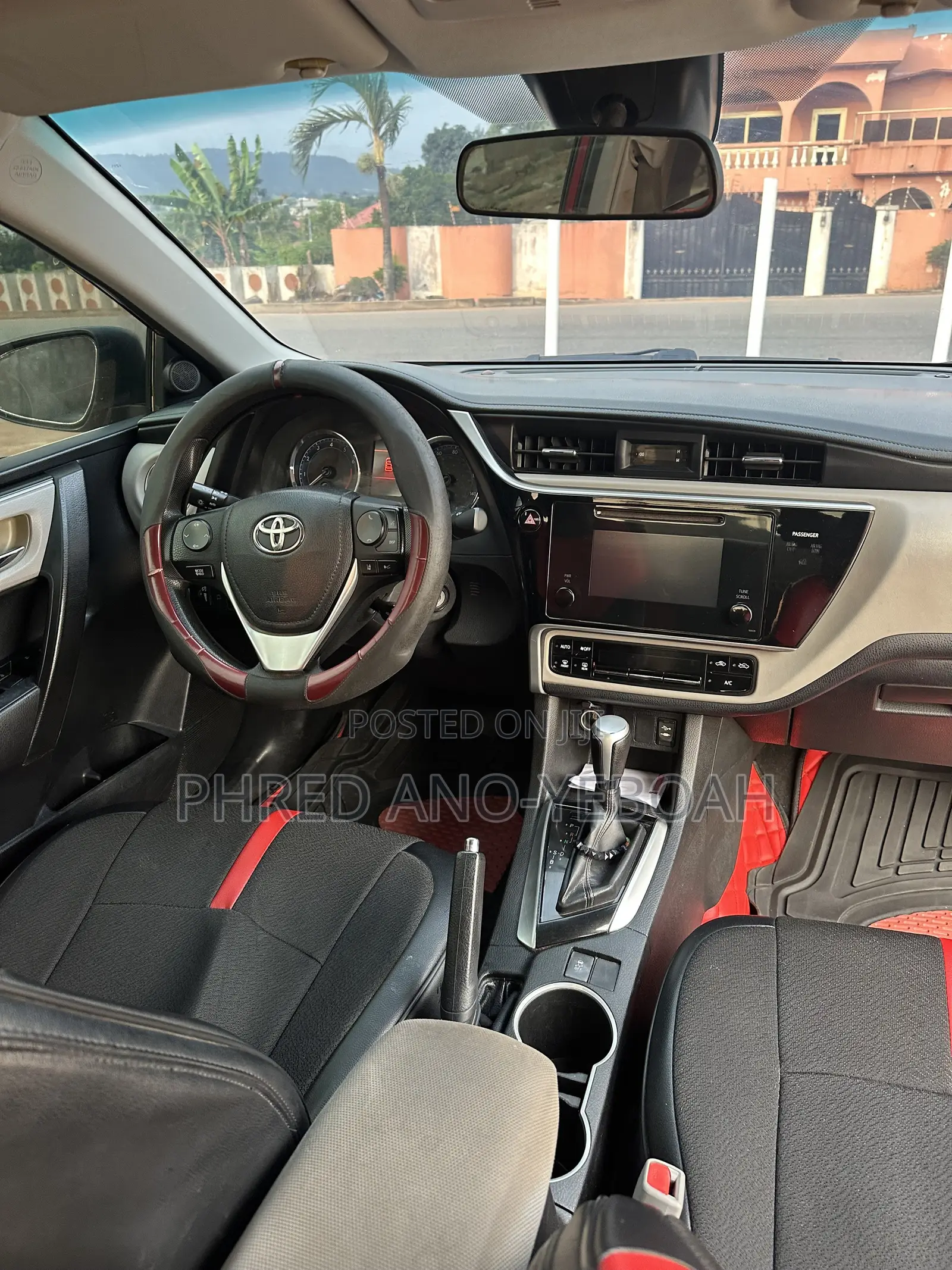 Toyota Corolla LE Eco (1.8L 4cyl 2A) 2018 Red