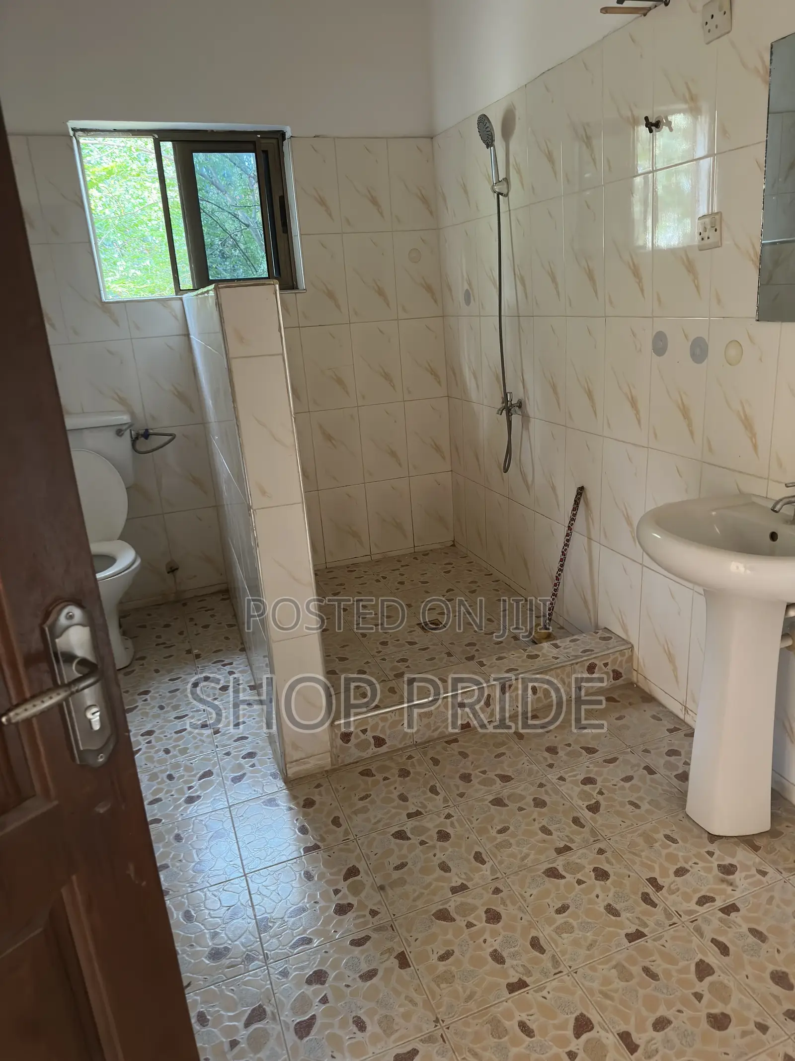 1bdrm Room & Parlour in Malejor for rent